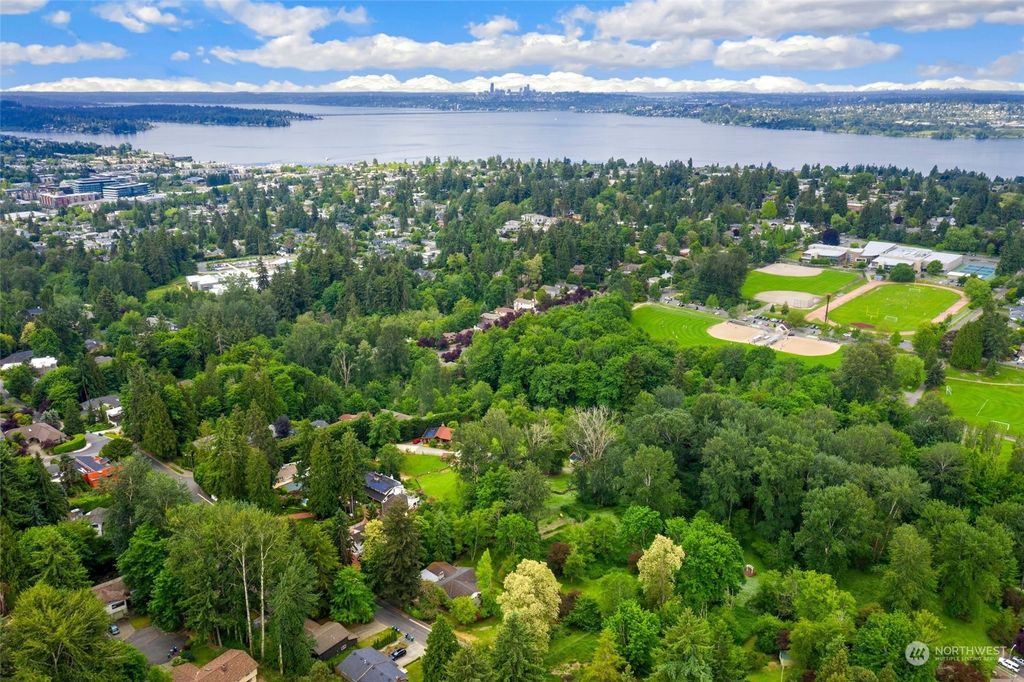 Photo of 10033 111th Avenue NE, Kirkland, WA 98033 (MLS # 2076538)