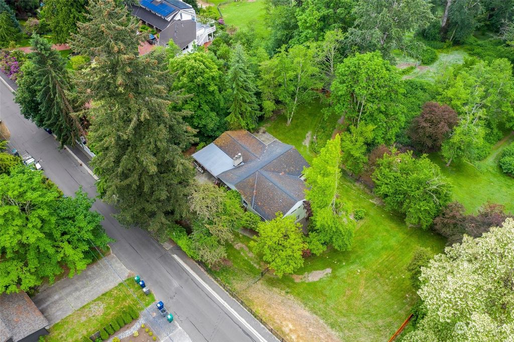 Photo of 10033 111th Avenue NE, Kirkland, WA 98033 (MLS # 2076538)