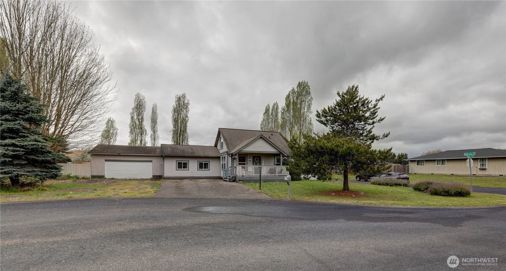 Photo of 18005 Iris Place SW, Rochester, WA 98579 (MLS # 2511896)