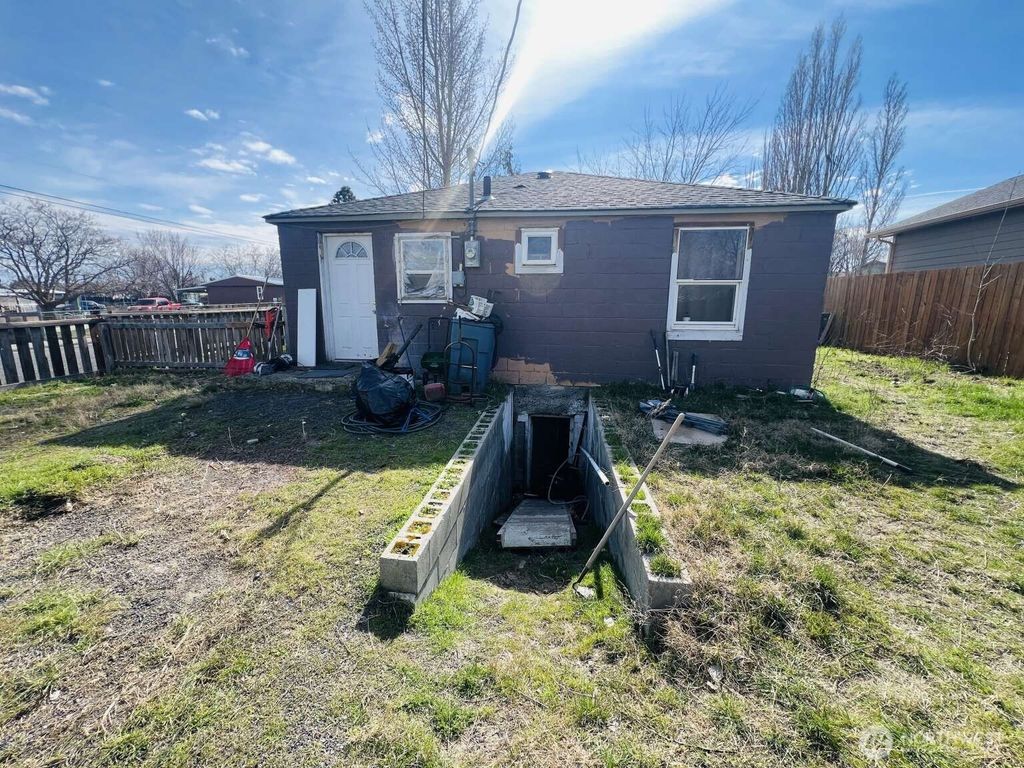 Photo of 34 SE 4th Avenue, Soap Lake, WA 98851 (MLS # 2503305)