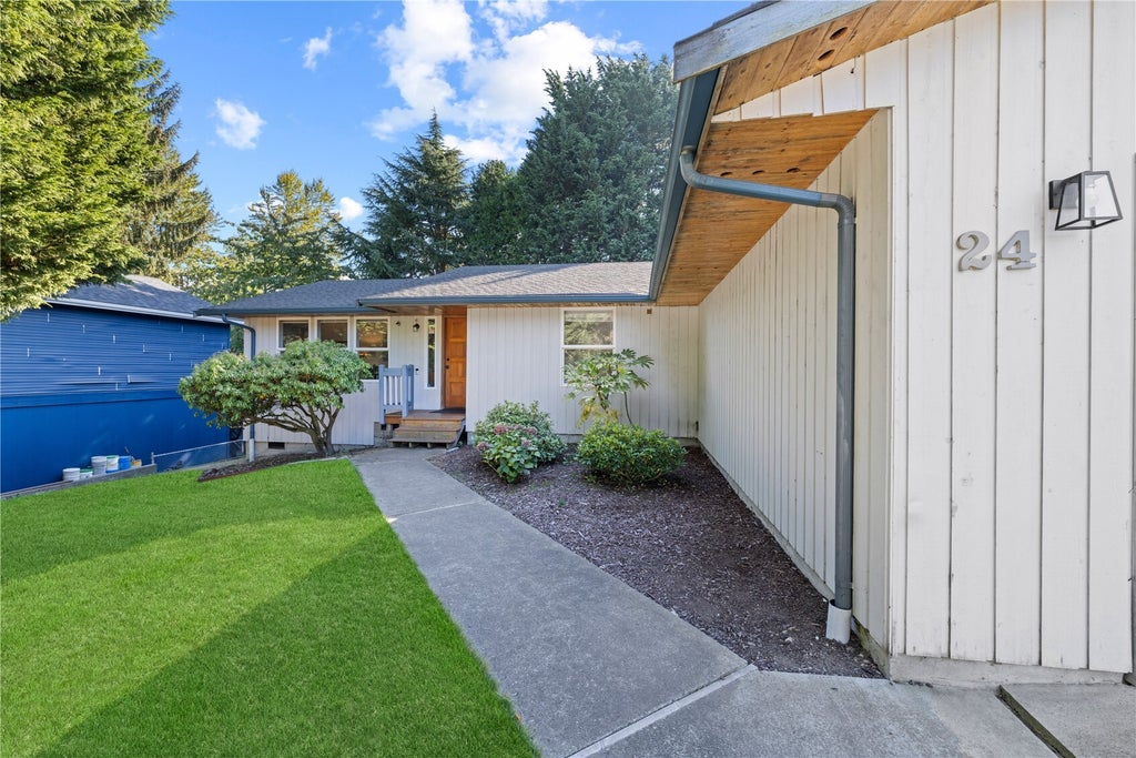 Photo of 24 74th Street SW, Everett, WA 98203 (MLS # 2591023)