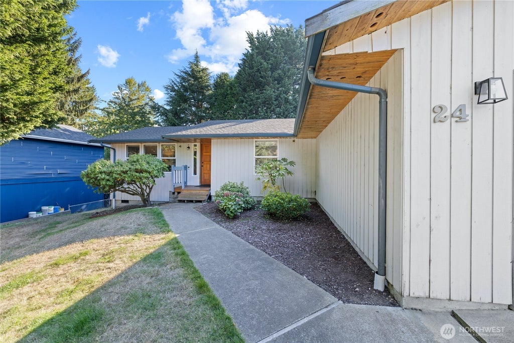 Photo of 24 74th Street SW, Everett, WA 98203 (MLS # 2591023)