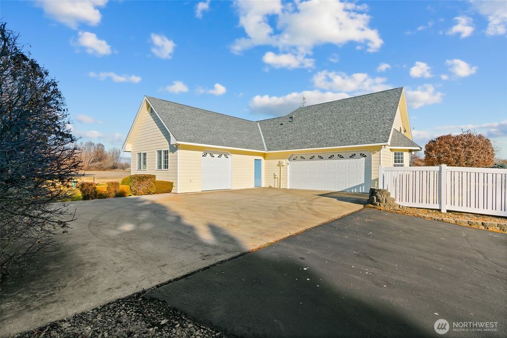 Photo of 61 Lenes Road, Ellensburg, WA 98926 (MLS # 2473355)