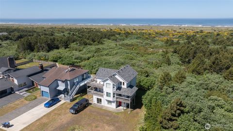 Photo of 667 Ocean Shores Boulevard SW, Ocean Shores, WA 98569 (MLS # 2229591)