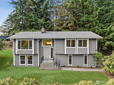 Photo of 5622 Waller Road E, Tacoma, WA 98443 (MLS # 2444989)