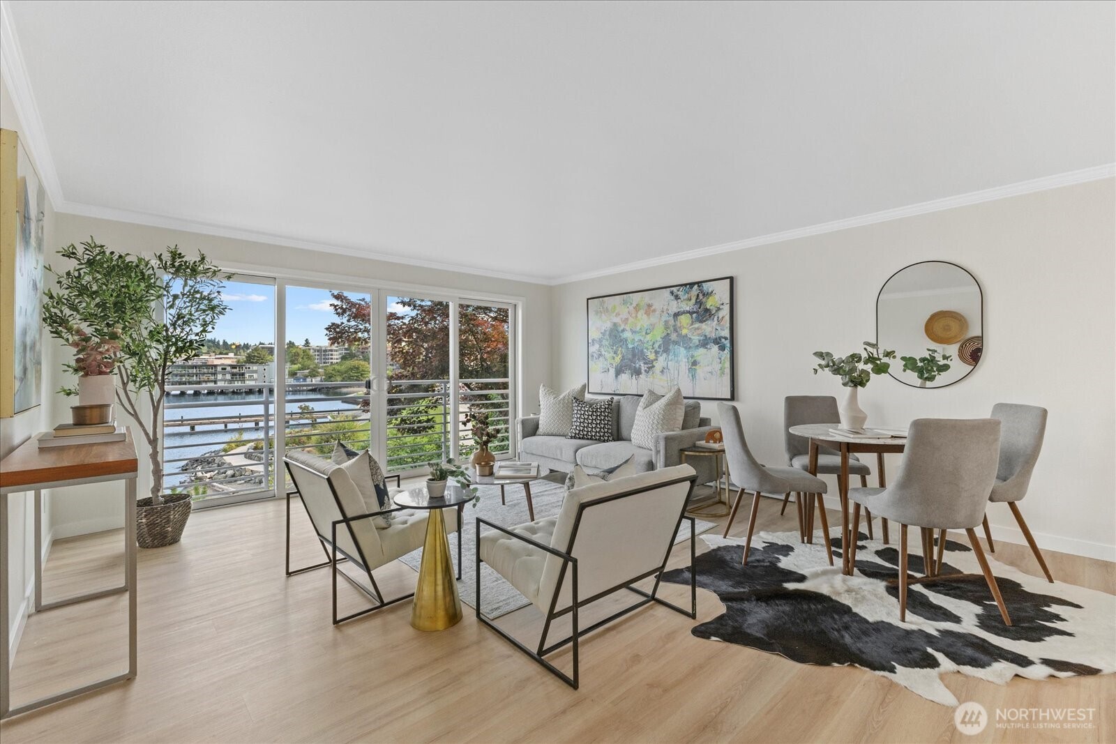 733 Lake Street S 202