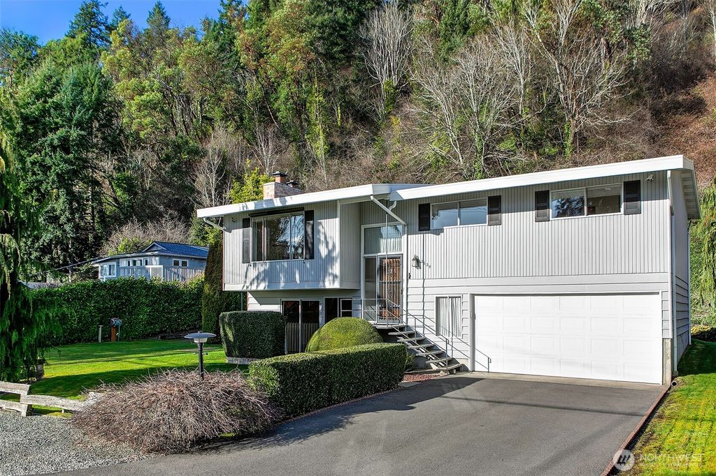 Photo of 2624 SW 172nd Street, Burien, WA 98166 (MLS # 2485572)