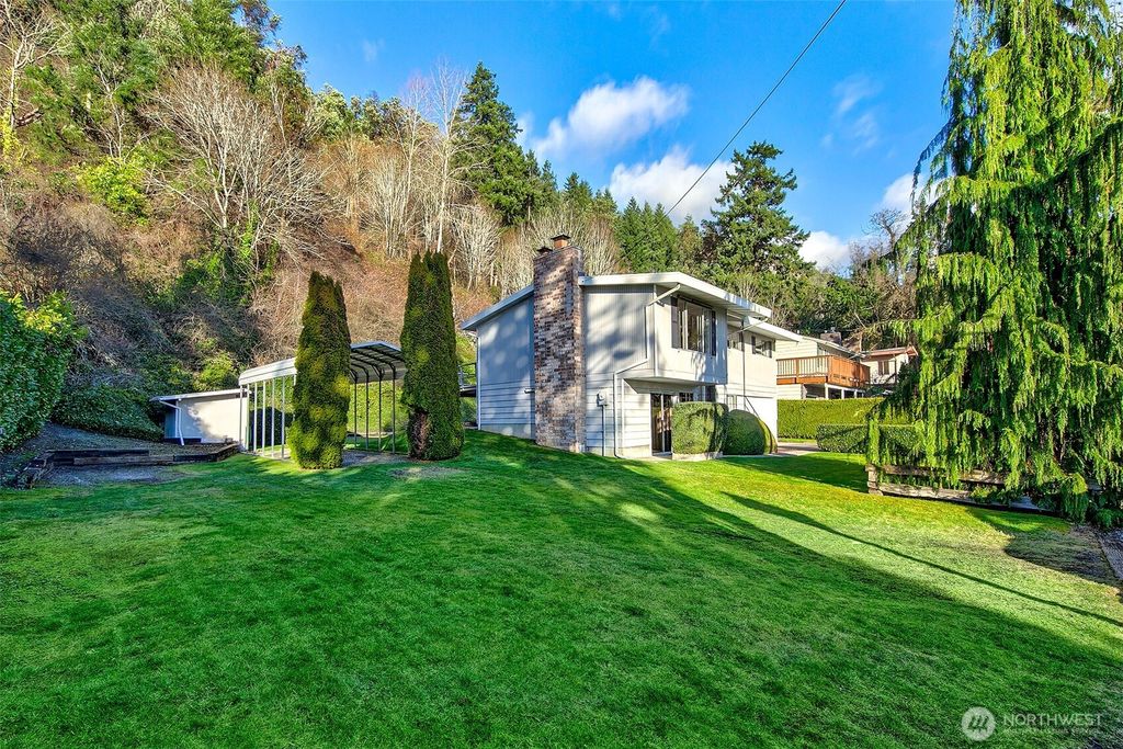 Photo of 2624 SW 172nd Street, Burien, WA 98166 (MLS # 2485572)