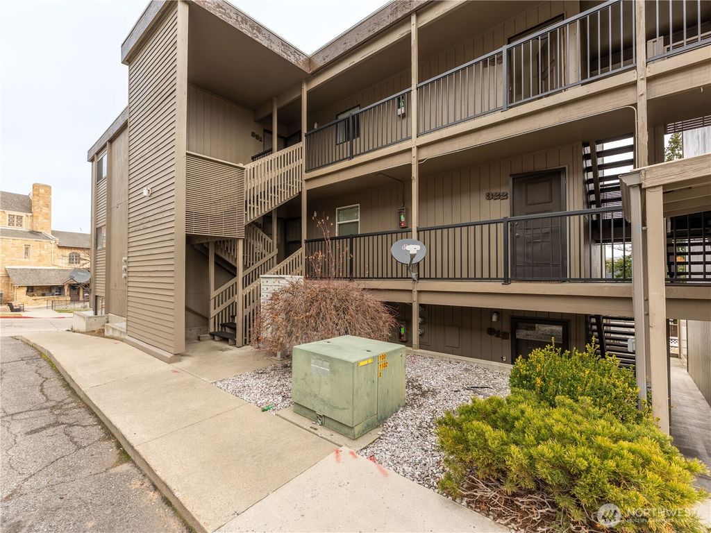 Photo of 429 King Street #332, Wenatchee, WA 98801 (MLS # 2478119)
