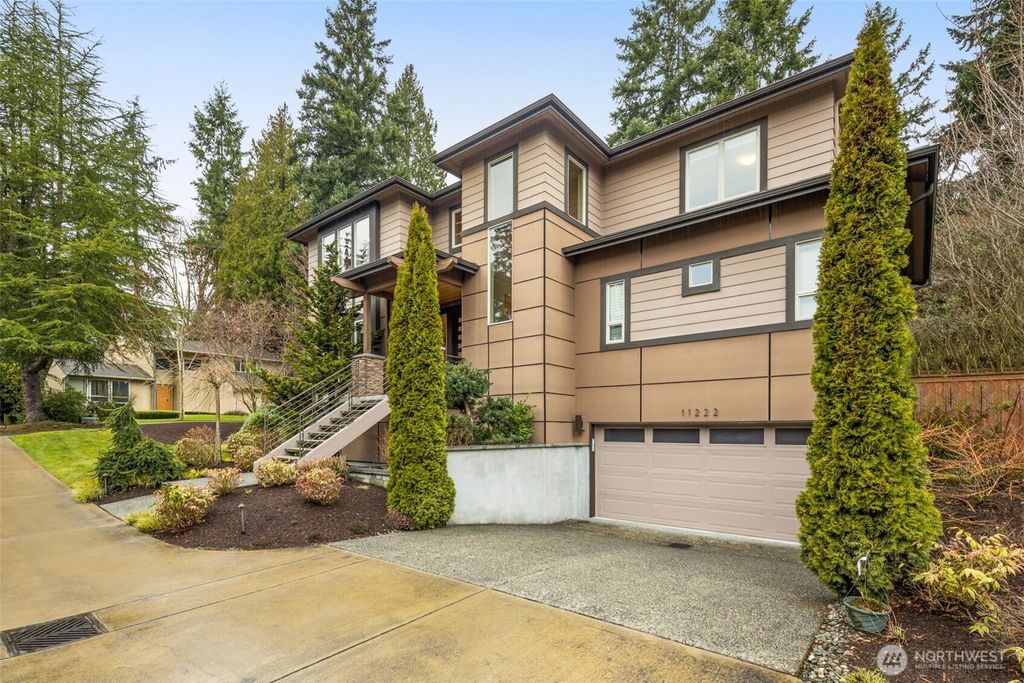 Photo of 11222 116th Place NE, Kirkland, WA 98033 (MLS # 2488353)