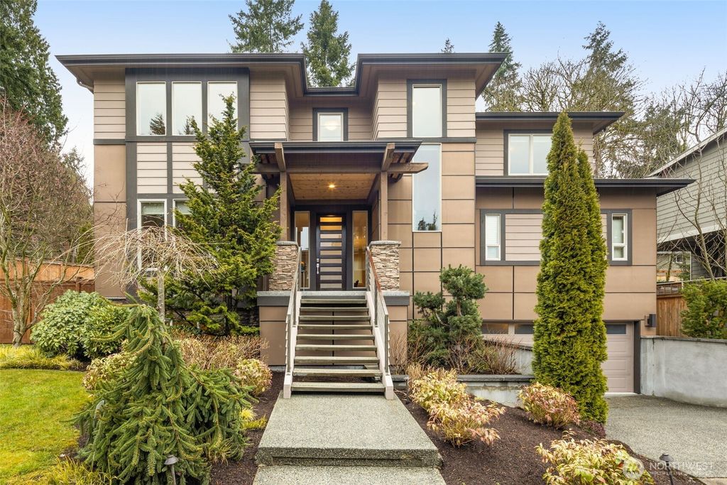 Photo of 11222 116th Place NE, Kirkland, WA 98033 (MLS # 2488353)