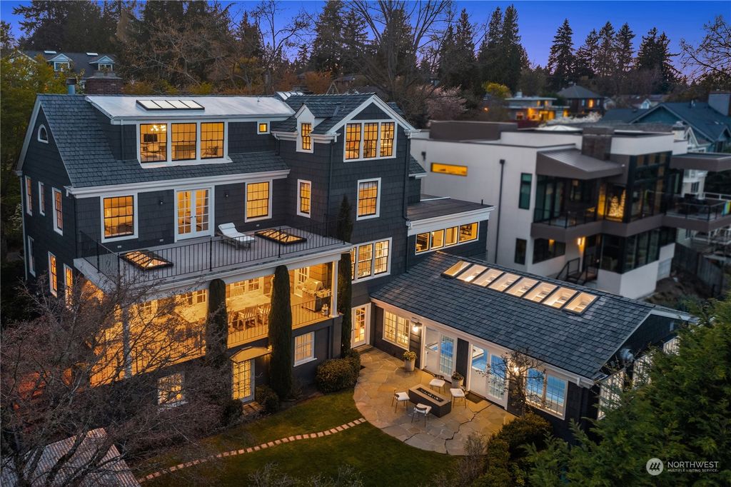 Photo of 1212 39th Avenue E, Seattle, WA 98112 (MLS # 2052996)