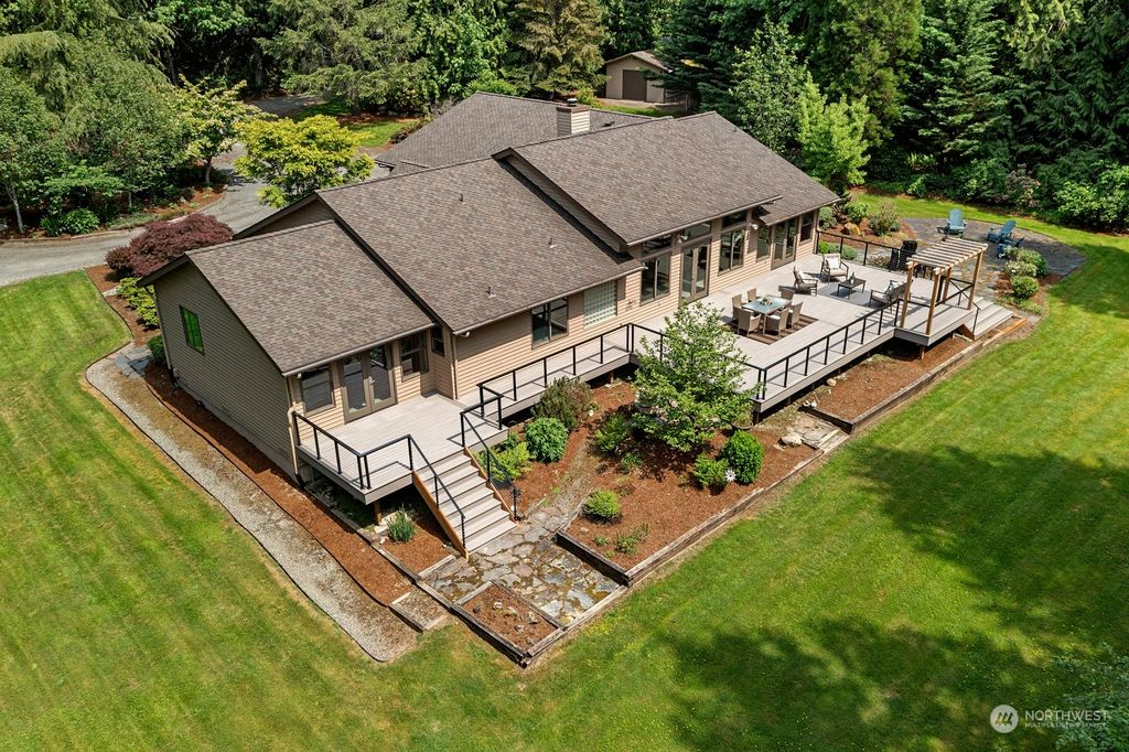 Photo of 205 290th Avenue SE, Fall City, WA 98024 (MLS # 2075602)