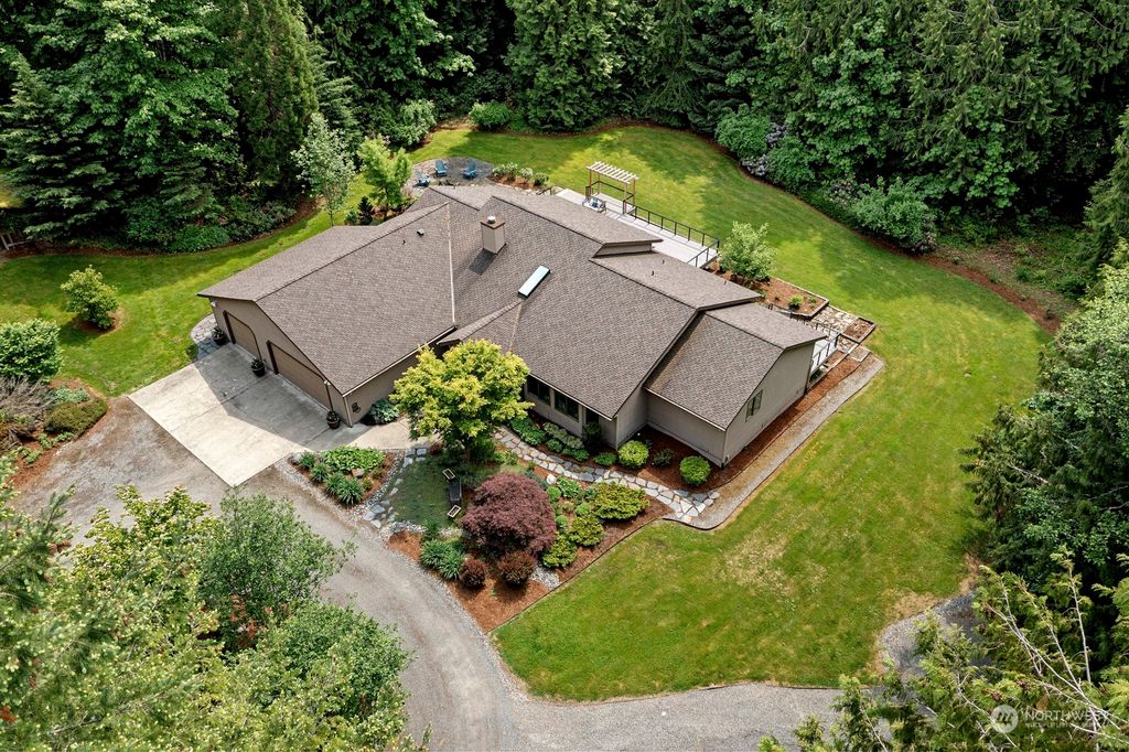 Photo of 205 290th Avenue SE, Fall City, WA 98024 (MLS # 2075602)