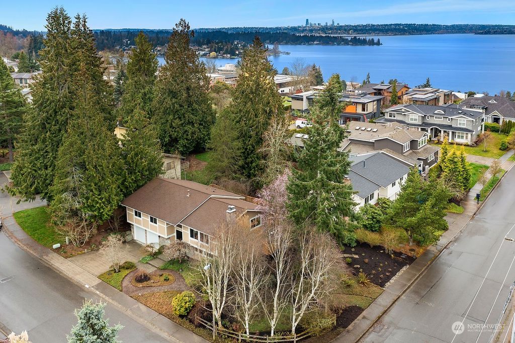 Photo of 5923 105th Avenue NE, Kirkland, WA 98033 (MLS # 2043907)