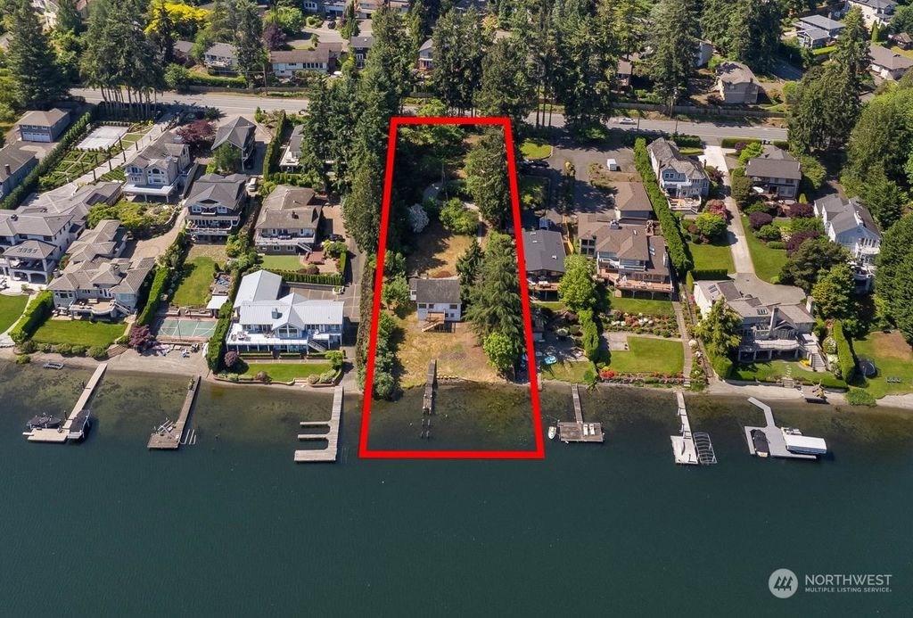 Photo of 3270 W Lake Sammamish Parkway NE, Redmond, WA 98052 (MLS # 2076043)