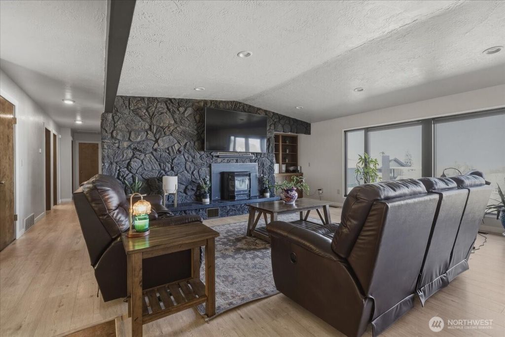 Photo of 313 SE Trinity Avenue, Wilbur, WA 99185 (MLS # 2502255)