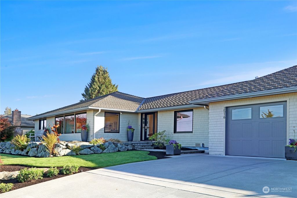 Photo of 2516 Hillside Lane, Everett, WA 98203 (MLS # 2171044)