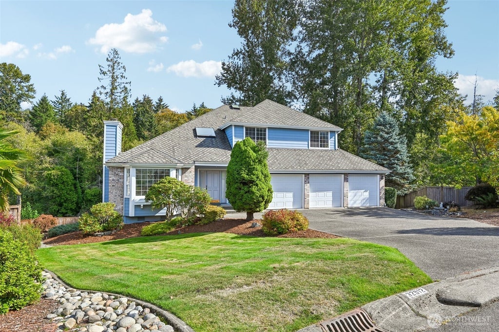 Photo of 32912 46th Court SW, Federal Way, WA 98023 (MLS # 2592327)