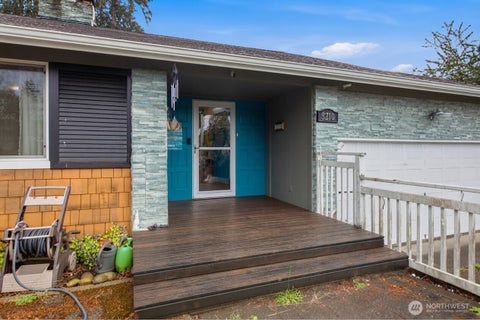 Photo of 3210 Scenic Drive SE, Auburn, WA 98092 (MLS # 2589396)