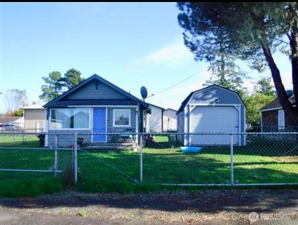 Photo of 1514 Oregon Avenue N, Long Beach, WA 98611 (MLS # 2480172)
