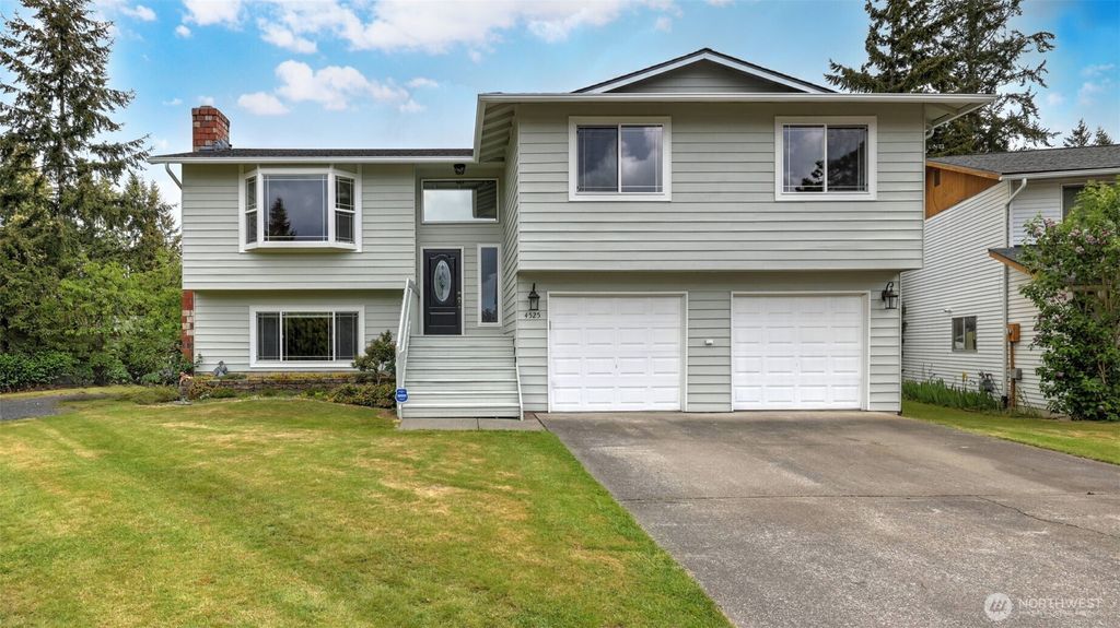 Photo of 4525 127th Place NE, Marysville, WA 98271 (MLS # 2375612)