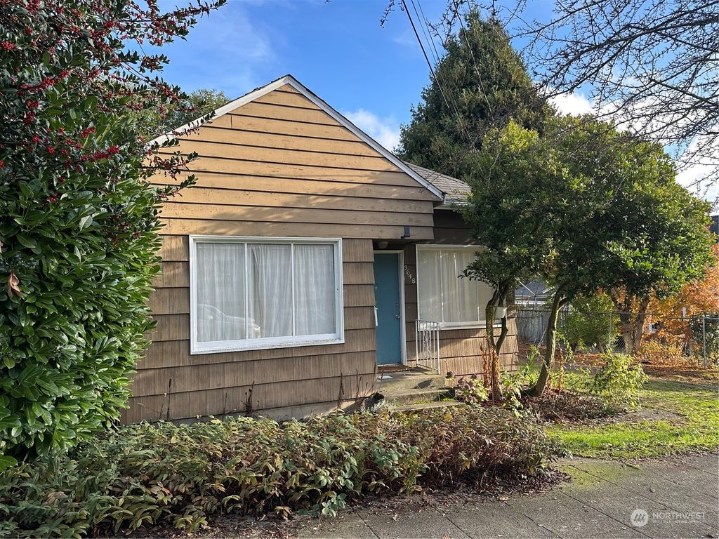 Photo of 3648 Greenwood Avenue N, Seattle, WA 98103 (MLS # 2315032)