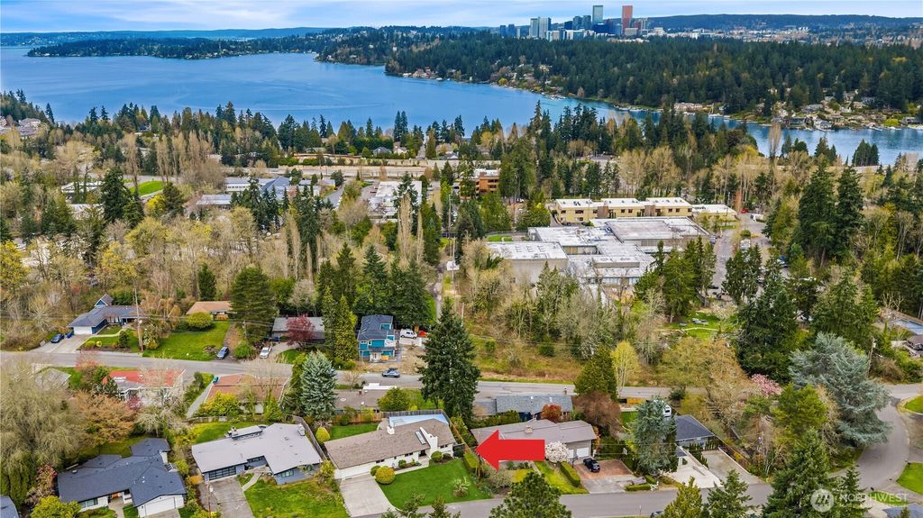 Photo of 9750 SE 41st Street, Mercer Island, WA 98040 (MLS # 2503454)