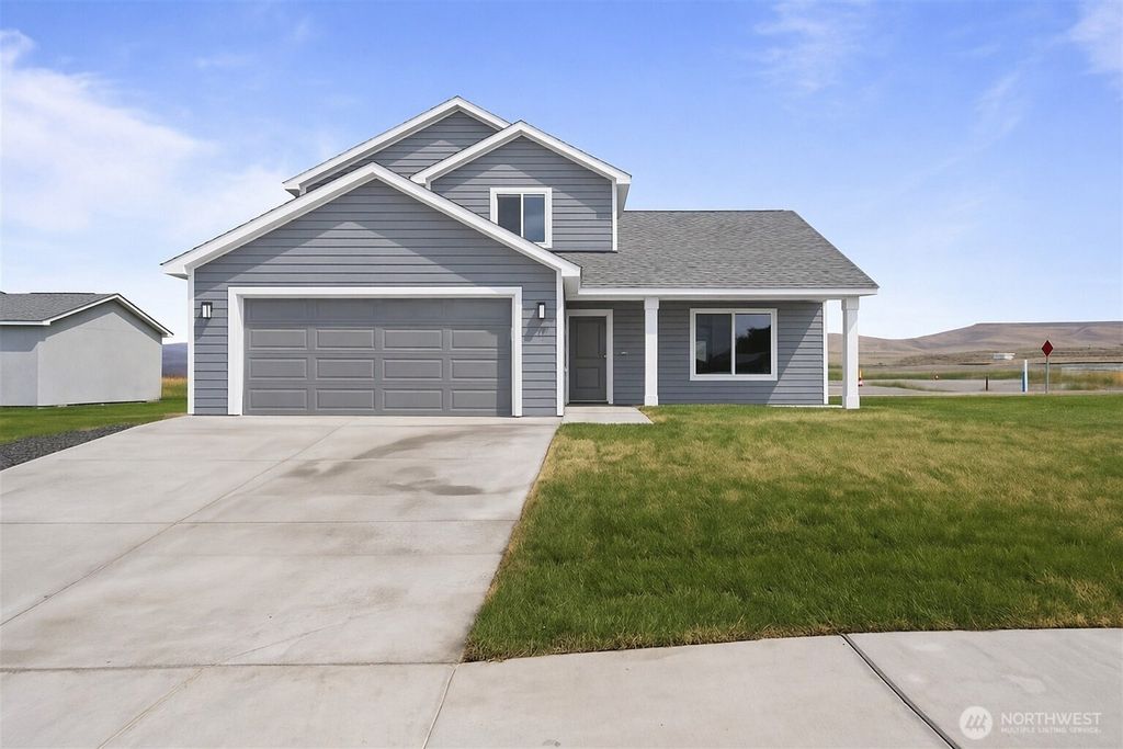 Photo of 901 La Vista Drive, Warden, WA 98857 (MLS # 2513055)
