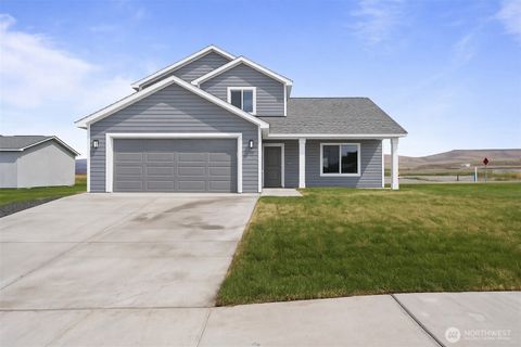 Photo of 901 La Vista Drive, Warden, WA 98857 (MLS # 2513055)
