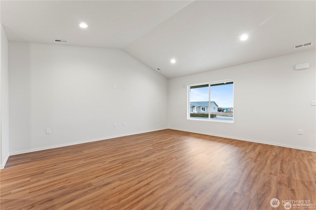 Photo of 901 La Vista Drive, Warden, WA 98857 (MLS # 2513055)