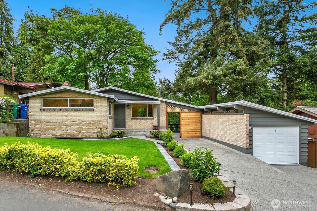 Photo of 1102 NE 106th Street, Seattle, WA 98125 (MLS # 2376557)