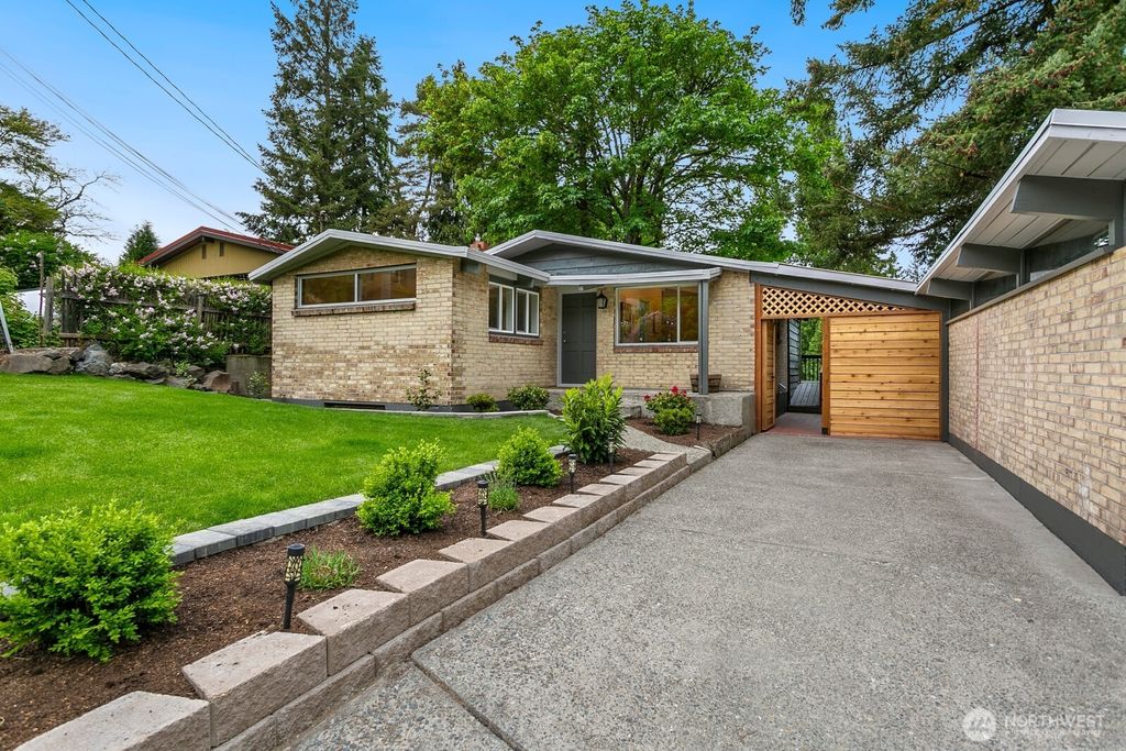 Photo of 1102 NE 106th Street, Seattle, WA 98125 (MLS # 2376557)