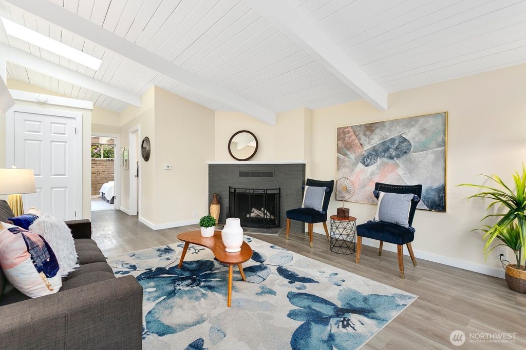 Photo of 1102 NE 106th Street, Seattle, WA 98125 (MLS # 2376557)