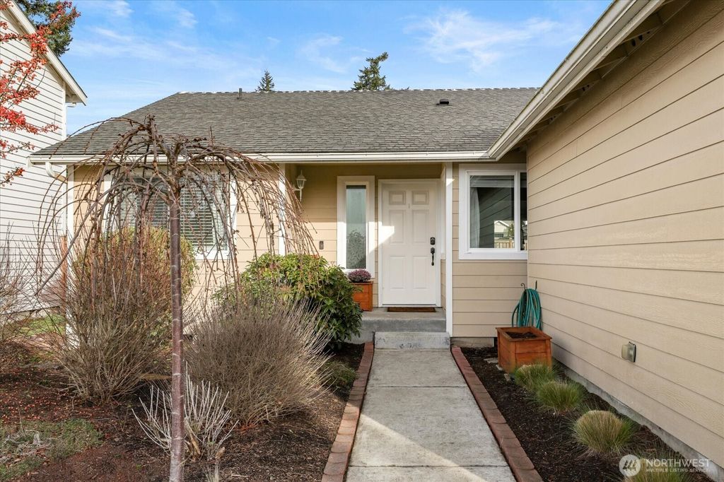 Photo of 1020 NW 14th Way, Oak Harbor, WA 98277 (MLS # 2478716)