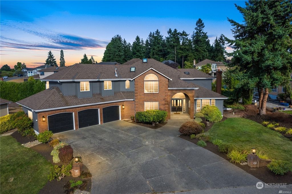 Photo of 30220 17th Avenue SW, Federal Way, WA 98023 (MLS # 2168320)