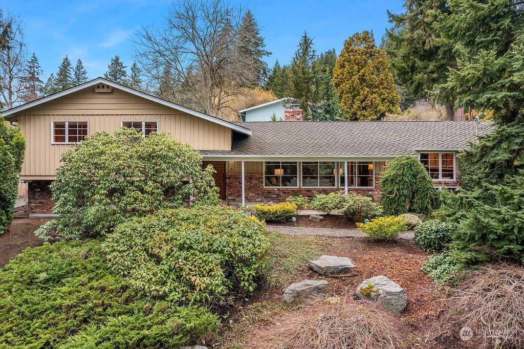 Photo of 307 130th Avenue SE, Bellevue, WA 98005 (MLS # 2028995)