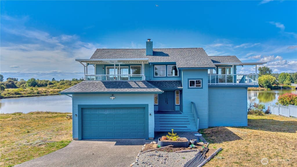 Photo of 1474 Edwards Drive, Point Roberts, WA 98281 (MLS # 2559088)