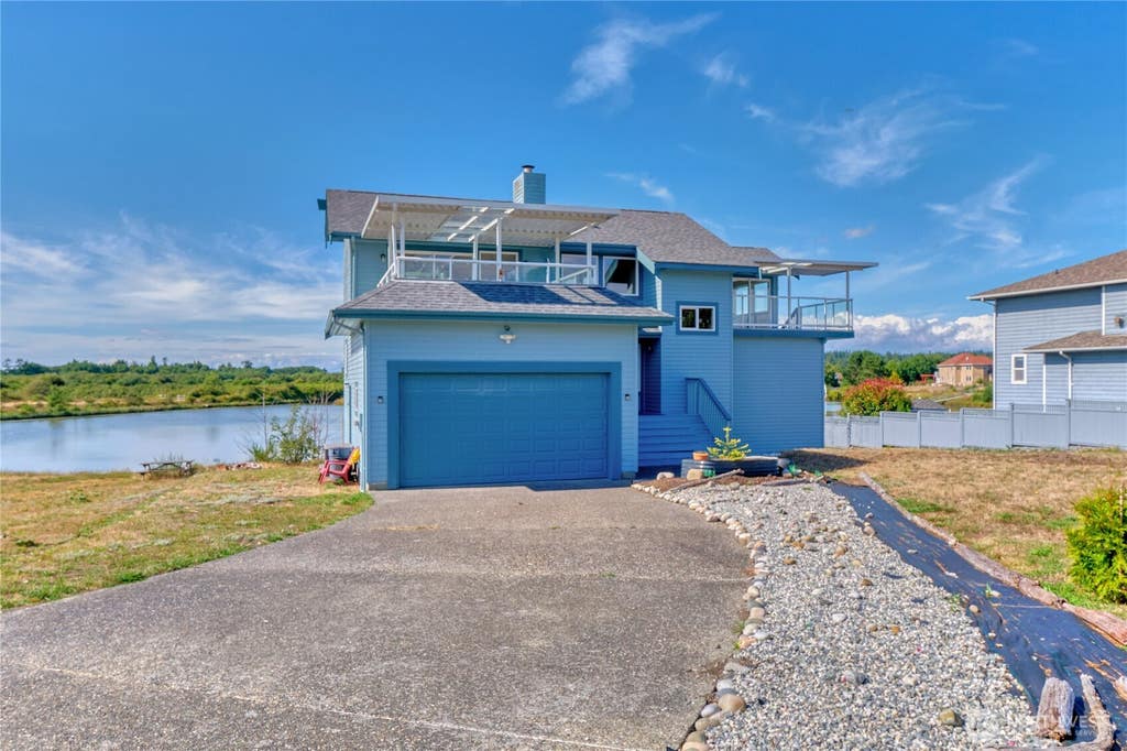 Photo of 1474 Edwards Drive, Point Roberts, WA 98281 (MLS # 2559088)