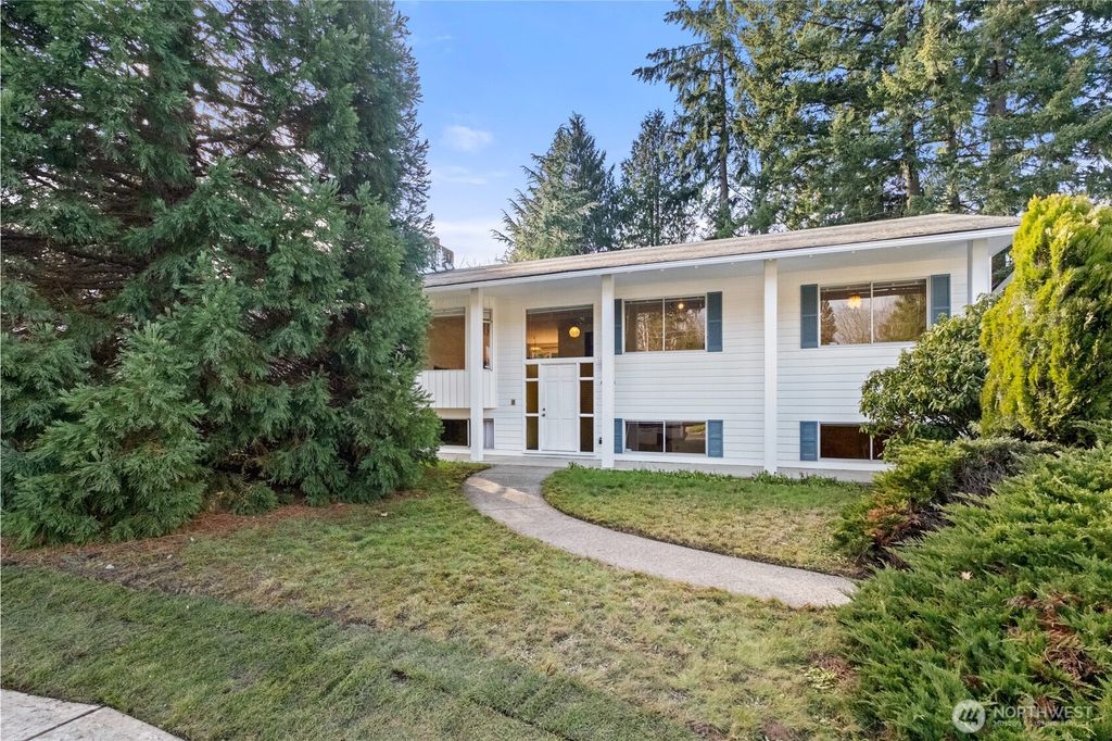 Photo of 6225 123rd Avenue SE, Bellevue, WA 98006 (MLS # 2336179)