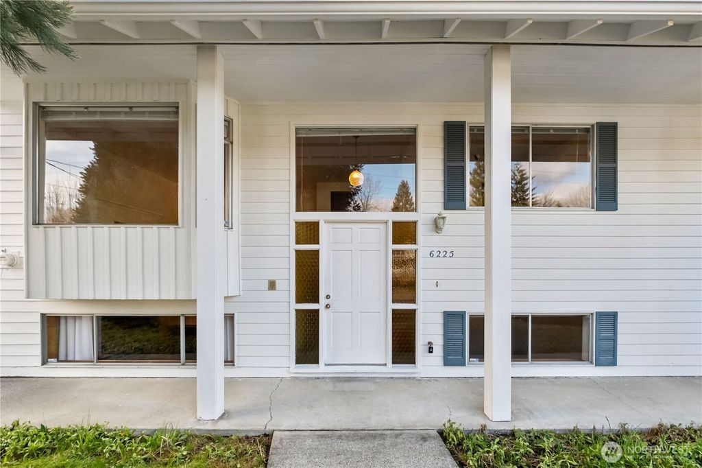 Photo of 6225 123rd Avenue SE, Bellevue, WA 98006 (MLS # 2336179)