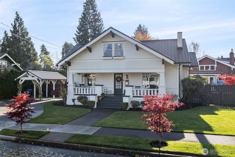 Photo of 208 5th Ave NW Ave, Puyallup, WA 98371 (MLS # 2453707)