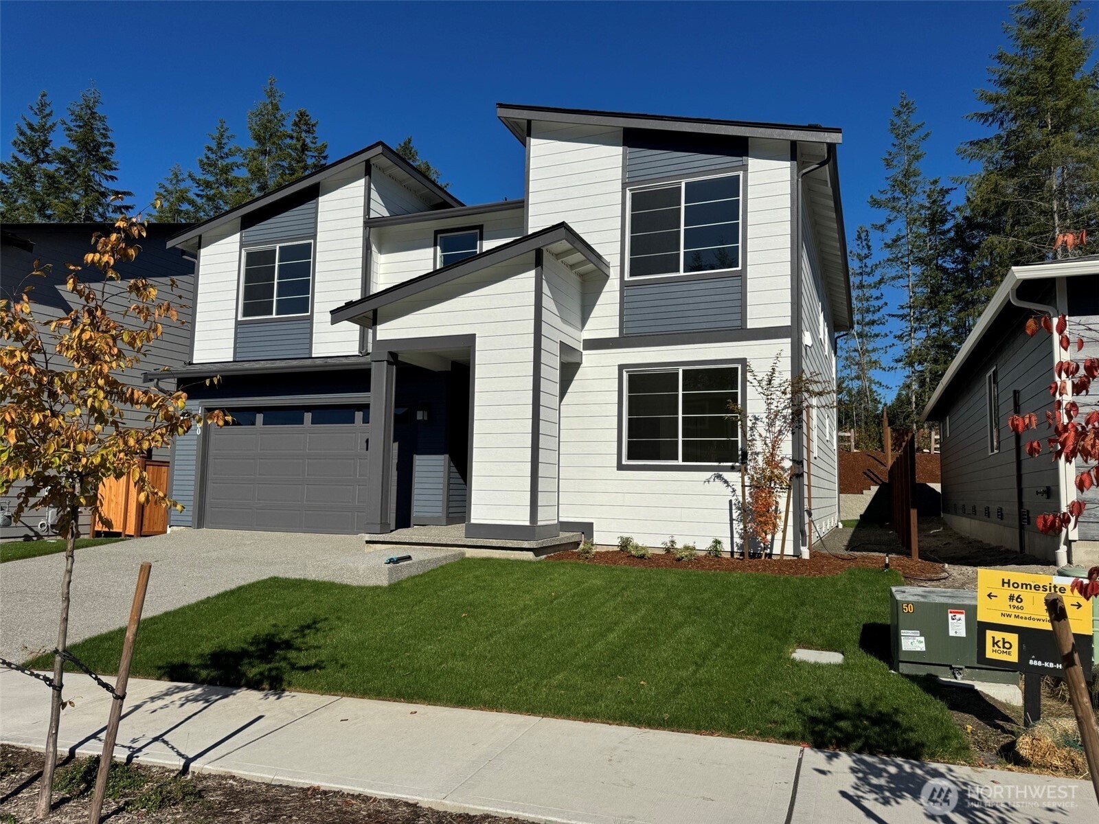 1960 NW Meadowview Drive 6