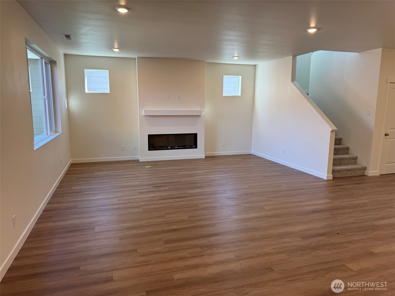 1960 NW Meadowview Drive 6