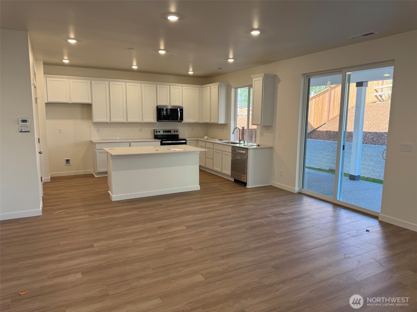 1960 NW Meadowview Drive 6
