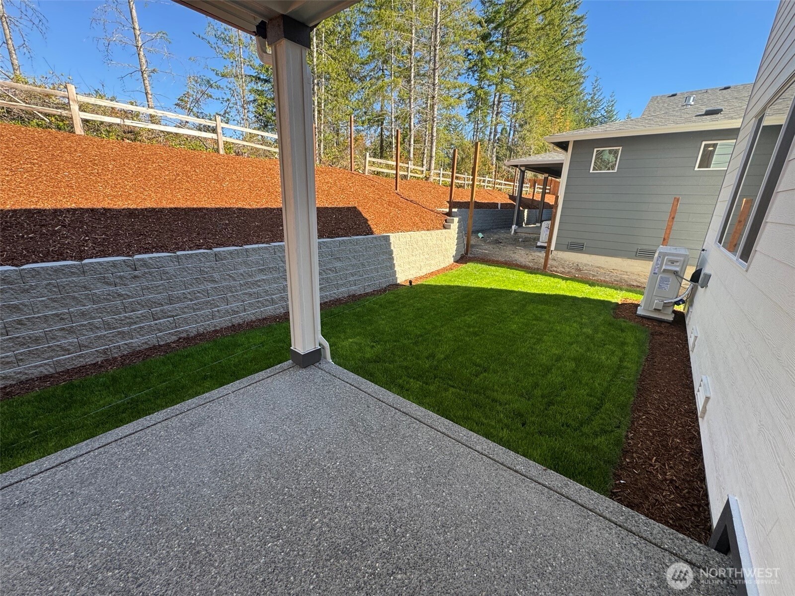 1960 NW Meadowview Drive 6
