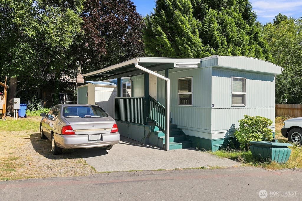 Photo of 2424 S 260th Street, Kent, WA 98032 (MLS # 2572425)