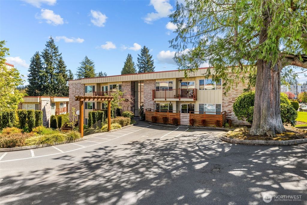 Photo of 425 45th Street SW #307, Everett, WA 98203 (MLS # 2362604)