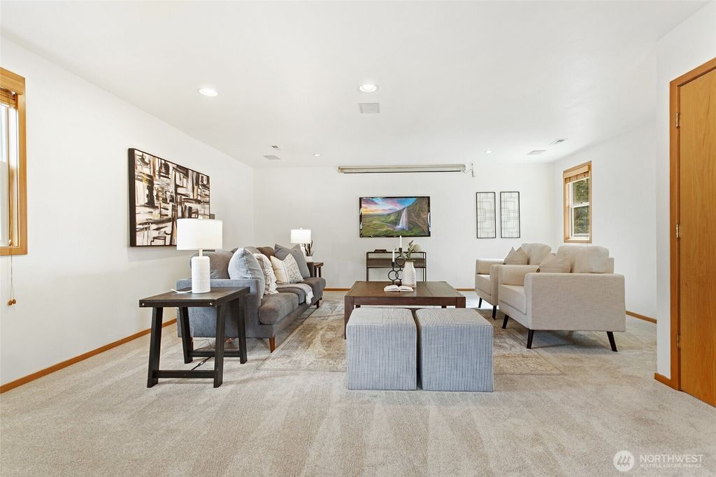 Photo of 23217 NE 10th Place, Sammamish, WA 98074 (MLS # 2496108)