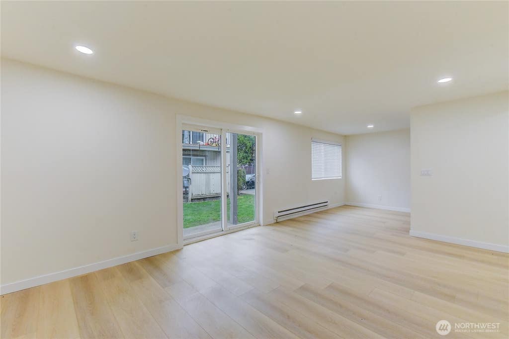 Photo of 1601 Maple Lane #B5, Kent, WA 98030 (MLS # 2534114)